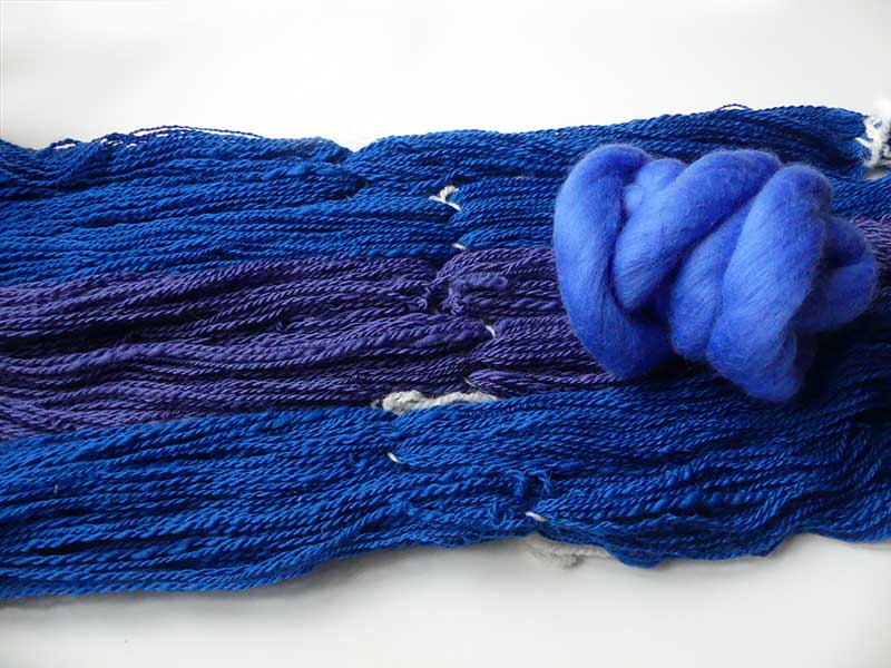 blaue Wolle für die Socken des Töchterchens 