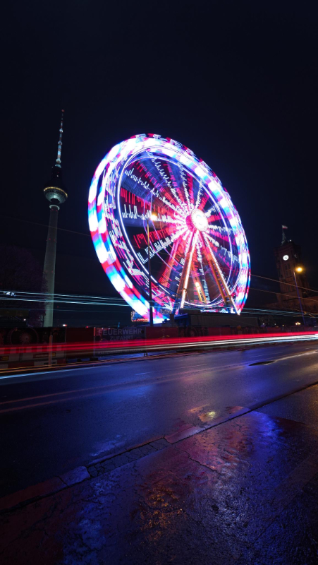 Riesenrad auf dem Weihnachtsmarkt