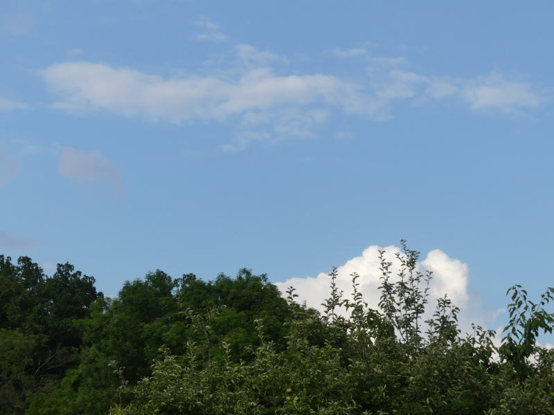 friedlicher, strahlender Himmel